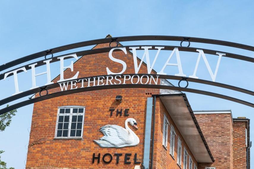 The Swan Hotel Wetherspoon Лейтон-Базард Екстер'єр фото